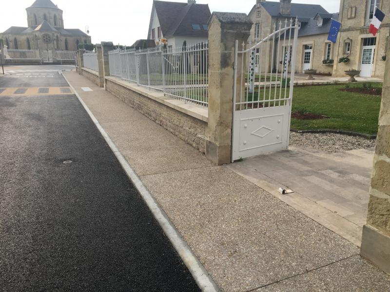 Pose d'un béton désactivé en Normandie par Reference sol