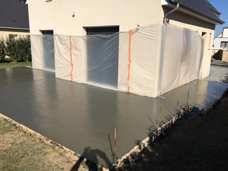 Image Pose d'un béton désactivé pour entourer une maison dans le Calvados