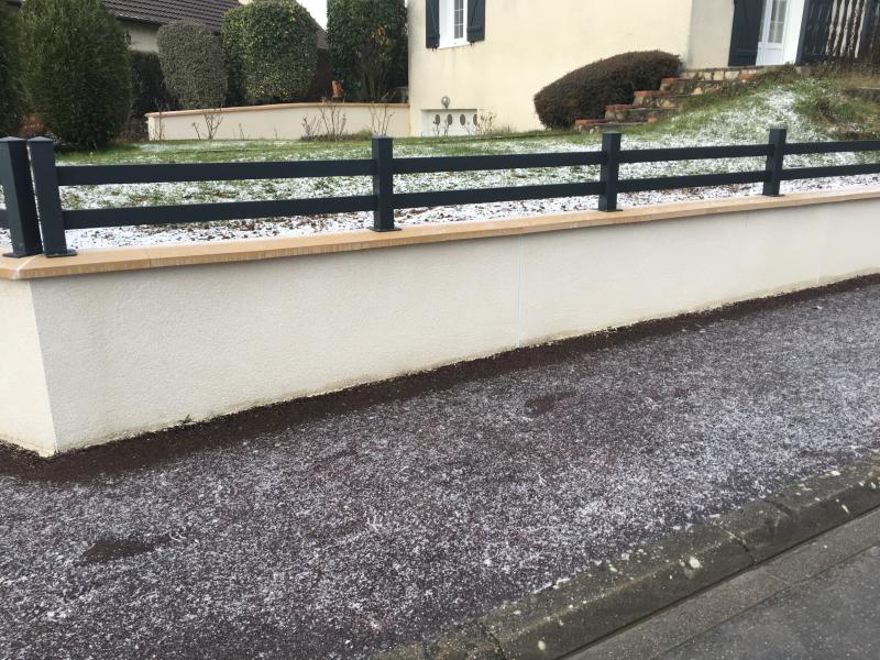 Maçonnerie paysagère avec escaliers, allées et murets pour délimiter les espaces du terrain, par Référence Sol dans le Calvados