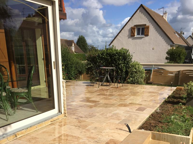 Image Conception d'un dallage pour une terrasse en Normandie