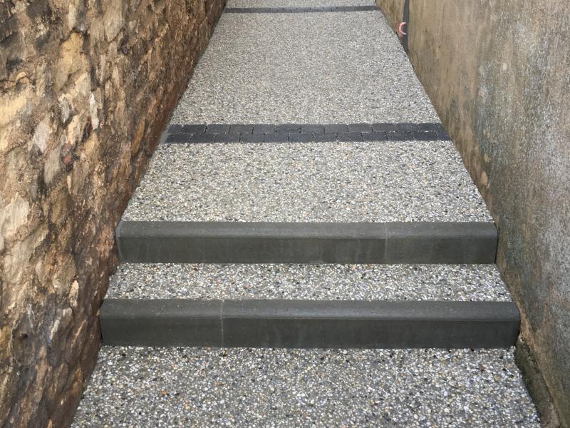 Image Pose d'un béton désactivé pour réaliser des marches dans le Calvados par Référence Sol