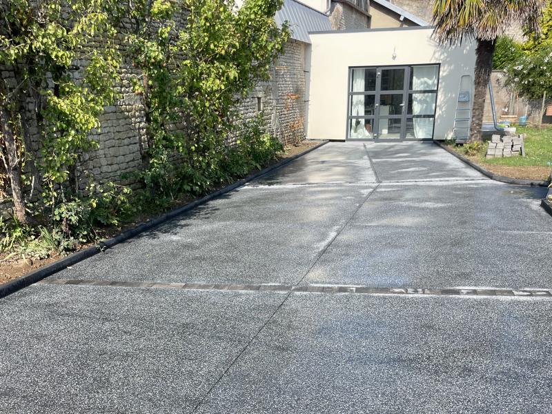 Béton poncé pour terrasse ou allée, par Référence Sol à Caen et dans le Calvados