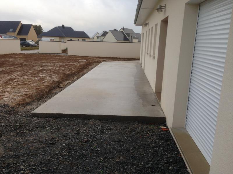 Béton brossé et coloré pour habiller votre terrasse par Référence Sol à Caen et Calvados