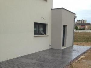 Terrasse en béton imprimé résistant à Caen